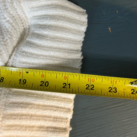 Forever 21 White Oversized Knit Sweater | Size Medium - Picture 6 of 7